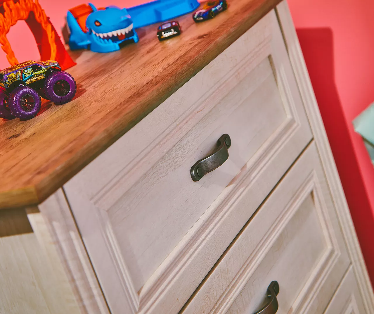 Hillview 4-Drawer Dresser - Image 5