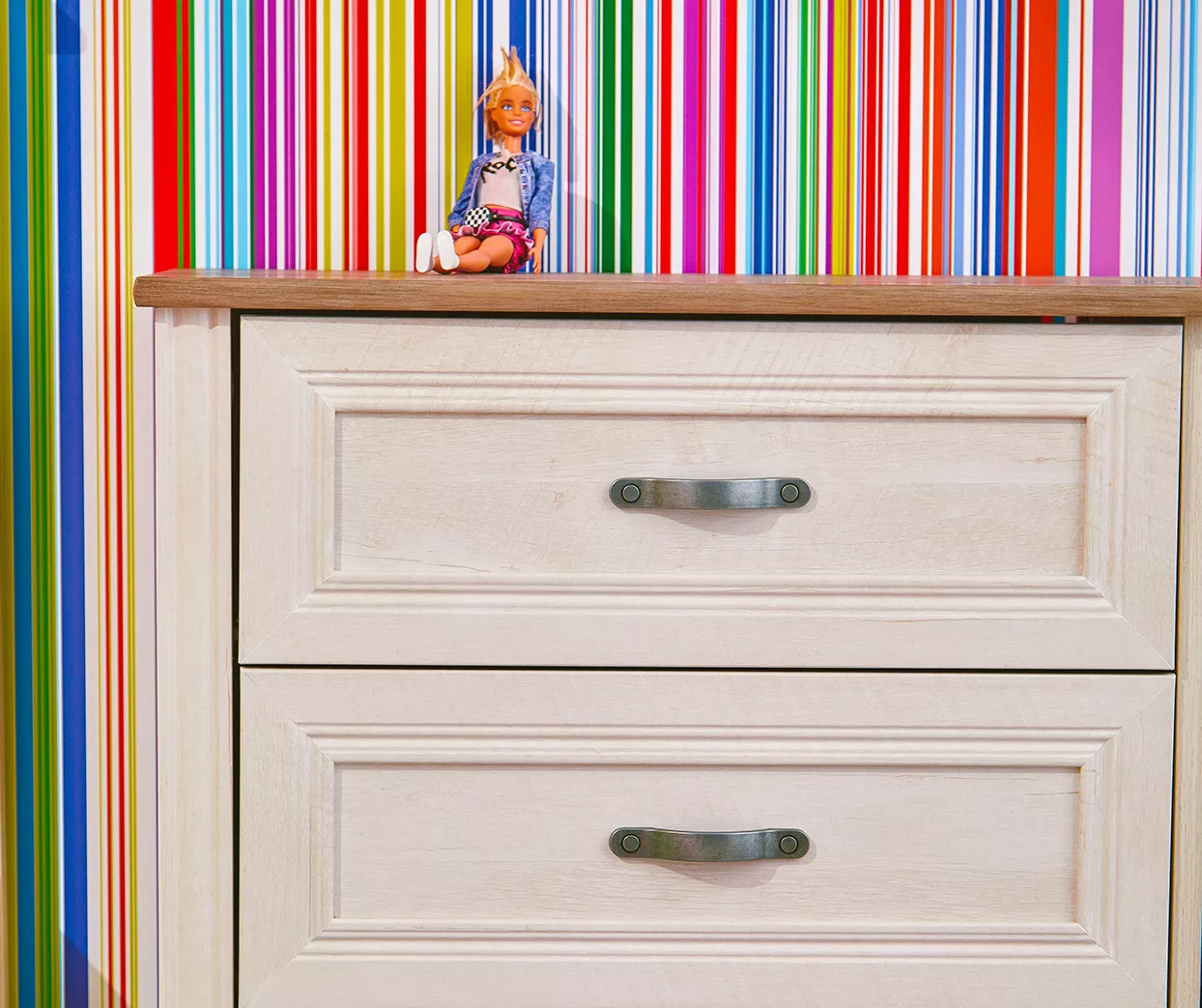 Hillview 4-Drawer Dresser - Image 6