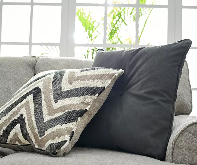 Broyhill Claremont Sectional - Image 7