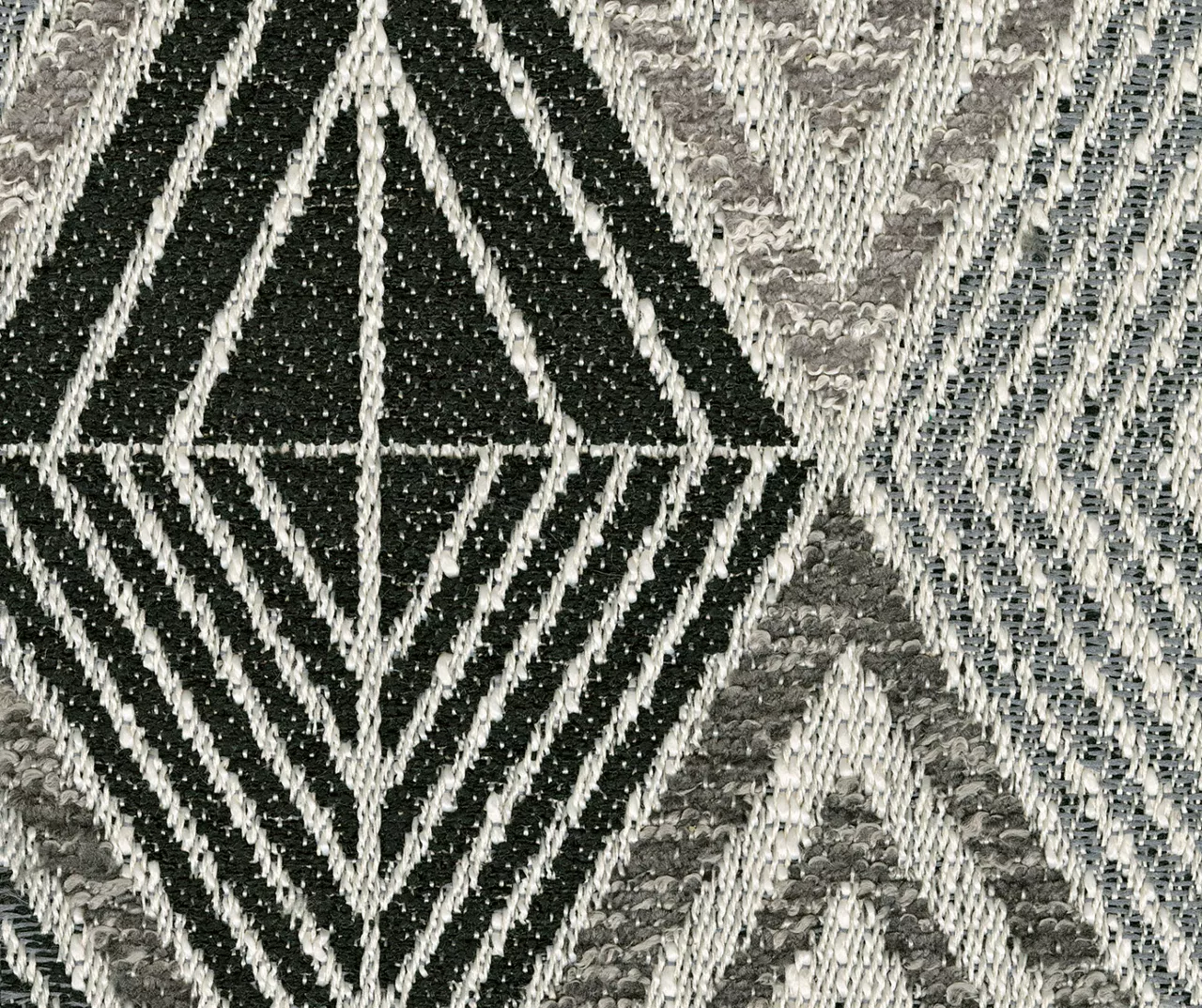 Broyhill Hollyview Shadow 3-Piece Sectional - Image 5